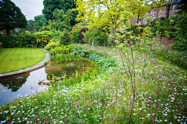 Traditional Landscape by The Garden Builders