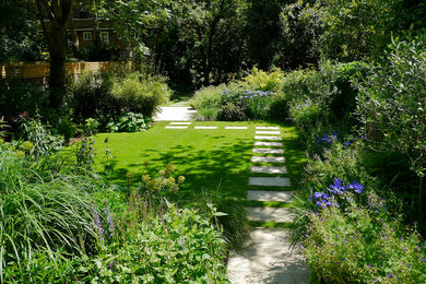 Inspiration for a contemporary garden in London.