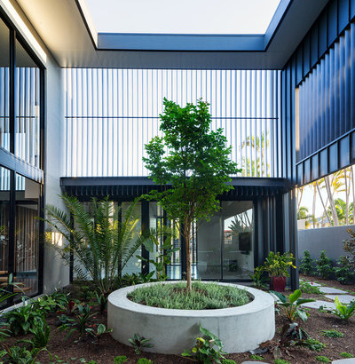 Contemporary Garden by MRA Design