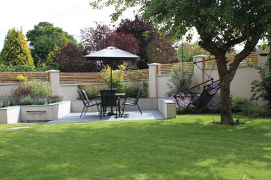 This is an example of a contemporary garden in London.
