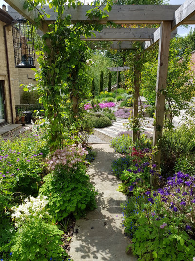 Contemporary Garden by Yorkshire Gardens