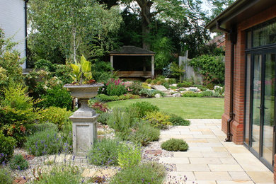 Inspiration for a back formal garden in London.