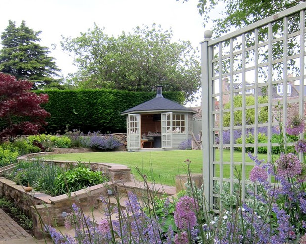Traditional Garden by Goose Green Design