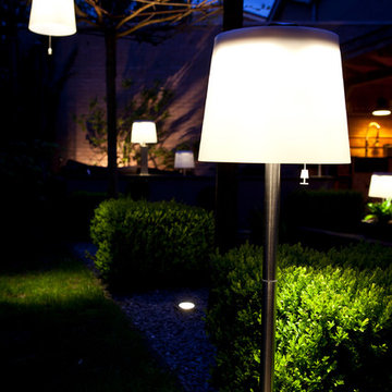 Nomad LED Solar Garden Lamp with Remote Control
