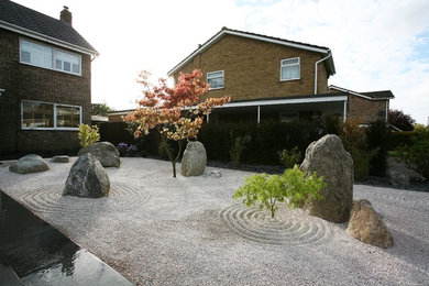 Inspiration for a medium sized world-inspired front partial sun garden in Other with natural stone paving.