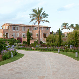 Foto de jardín mediterráneo con exposición total al sol y adoquines de piedra natural
