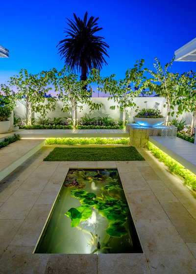 Contemporary Garden by Empire Lane Landscape Design