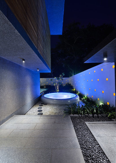 Contemporary Garden by Abin Design Studio