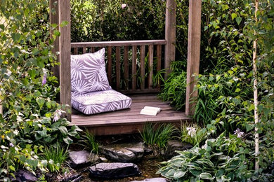Inspiration for a rustic garden in Other with a water feature.