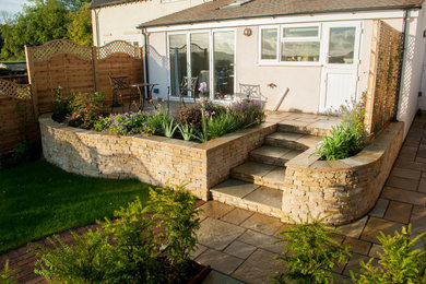 Photo of a farmhouse landscaping in Gloucestershire.
