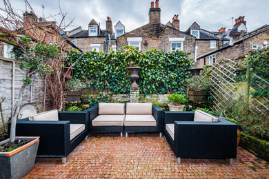 ロンドンにあるラスティックスタイルのおしゃれな庭の写真