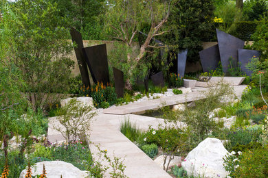 Photo of a contemporary garden in London with gravel.