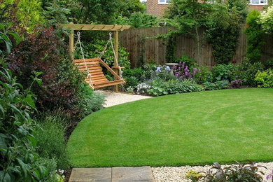 Design ideas for a medium sized classic back full sun garden for summer in Other with gravel.