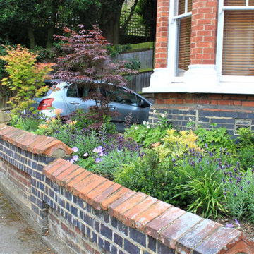 Small Front Garden: Simple Planting