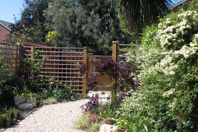 Design ideas for a small contemporary partial sun garden in Surrey with gravel.