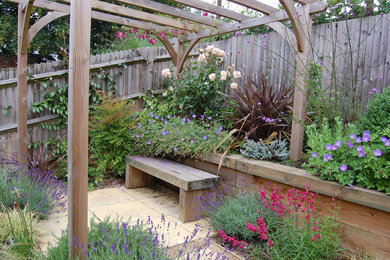 Design ideas for a contemporary full sun garden in Surrey.