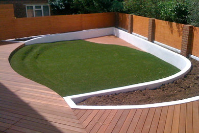 Photo of a modern garden in Surrey.