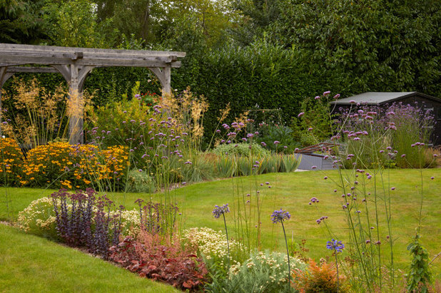 Contemporary Garden by Ed Oddy Garden Design