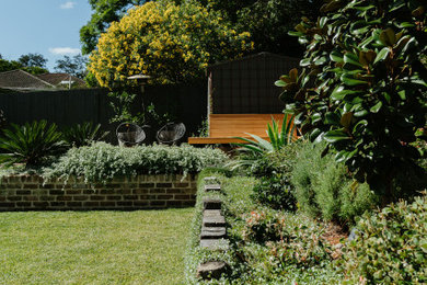 シドニーにあるラスティックスタイルのおしゃれな裏庭の写真