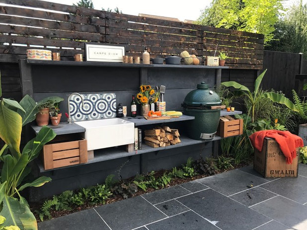 Tropical Garden by The Outdoor Kitchen Collective