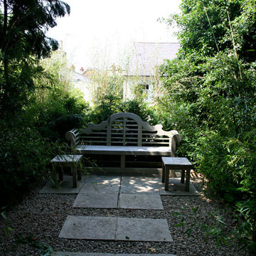 Tunbridge Wells showing 'Lutyens" bench seat at back of garden