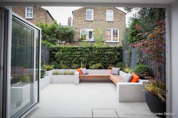 Contemporary Garden by Simon Orchard Garden Design