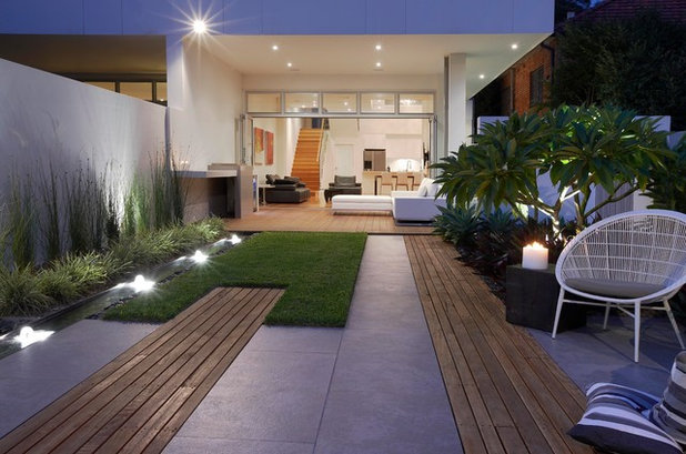Contemporary Garden by Dean Herald-Rolling Stone Landscapes
