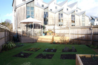 Mittelgroßer Moderner Garten in Kent