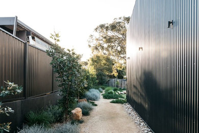 シドニーにある高級な広いラスティックスタイルのおしゃれな庭の写真