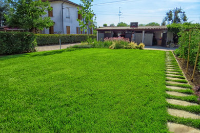 ボローニャにあるコンテンポラリースタイルのおしゃれな庭の写真