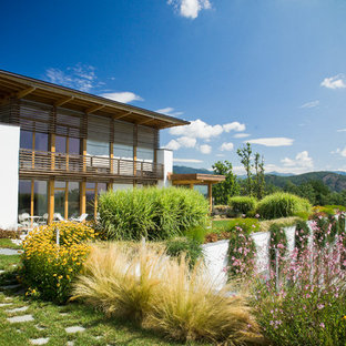 Immagine di un giardino mediterraneo dietro casa