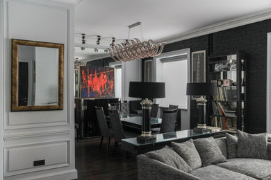 Свежая идея для дизайна: большая парадная, открытая гостиная комната в классическом стиле с черными стенами, темным паркетным полом, отдельно стоящим телевизором и коричневым полом без камина - отличное фото интерьера
