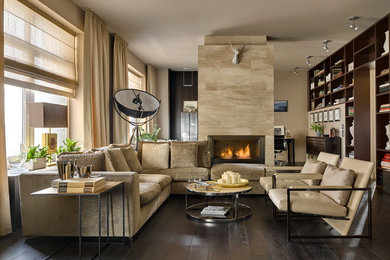 На фото: открытая гостиная комната в современном стиле с бежевыми стенами, темным паркетным полом, стандартным камином, коричневым полом и тюлем на окнах с