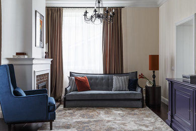 На фото: изолированная, объединенная гостиная комната среднего размера в стиле неоклассика (современная классика) с бежевыми стенами, темным паркетным полом, стандартным камином, фасадом камина из кирпича и коричневым полом