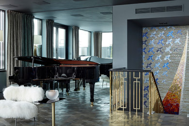 На фото: гостиная комната в стиле неоклассика (современная классика) с музыкальной комнатой, серыми стенами и паркетным полом среднего тона