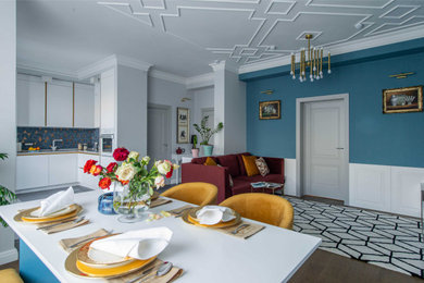 他の地域にある高級な広い北欧スタイルのおしゃれなリビング (青い壁、無垢フローリング、壁掛け型テレビ、茶色い床、折り上げ天井、パネル壁) の写真