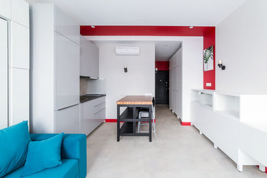 Idee per un piccolo soggiorno design aperto con pareti grigie, pavimento in vinile, TV autoportante e pavimento beige