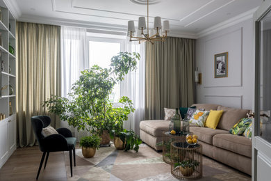 Свежая идея для дизайна: изолированная гостиная комната среднего размера в стиле неоклассика (современная классика) с паркетным полом среднего тона, коричневым полом и серыми стенами - отличное фото интерьера