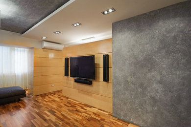 Свежая идея для дизайна: гостиная комната среднего размера в стиле модернизм с белыми стенами, паркетным полом среднего тона, телевизором на стене, коричневым полом и тюлем на окнах - отличное фото интерьера