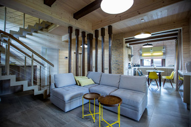 Свежая идея для дизайна: парадная, открытая гостиная комната в стиле неоклассика (современная классика) с бежевыми стенами и серым полом - отличное фото интерьера