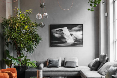 Идея дизайна: гостиная комната в современном стиле с серыми стенами и паркетным полом среднего тона без телевизора