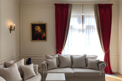 Идея дизайна: парадная, изолированная гостиная комната среднего размера в классическом стиле с белыми стенами, паркетным полом среднего тона и бежевым полом