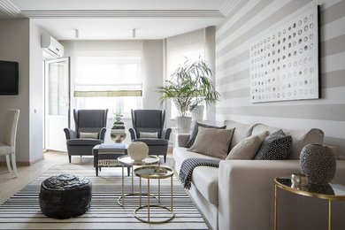 Стильный дизайн: парадная, открытая гостиная комната в современном стиле с ковровым покрытием - последний тренд