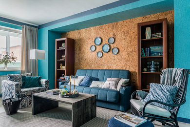 Источник вдохновения для домашнего уюта: гостиная комната в современном стиле с синими стенами, ковровым покрытием и серым полом