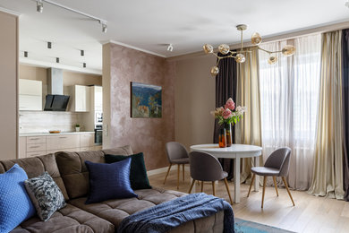 Идея дизайна: объединенная гостиная комната среднего размера в стиле неоклассика (современная классика)