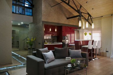 Свежая идея для дизайна: большая открытая гостиная комната в современном стиле с бежевыми стенами, светлым паркетным полом и бежевым полом - отличное фото интерьера