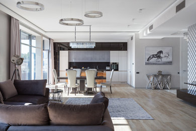 Esempio di un grande soggiorno scandinavo aperto con pareti grigie, pavimento in gres porcellanato, TV a parete e pavimento beige