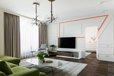 Imagen de salón contemporáneo grande con paredes blancas y suelo marrón