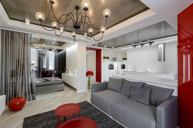 Пример оригинального дизайна: открытая, объединенная гостиная комната в современном стиле с белыми стенами, светлым паркетным полом и бежевым полом