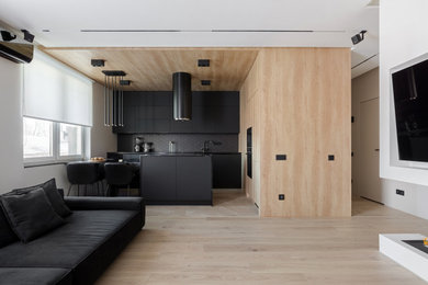 Стильный дизайн: гостиная комната среднего размера в современном стиле с тюлем на окнах - последний тренд